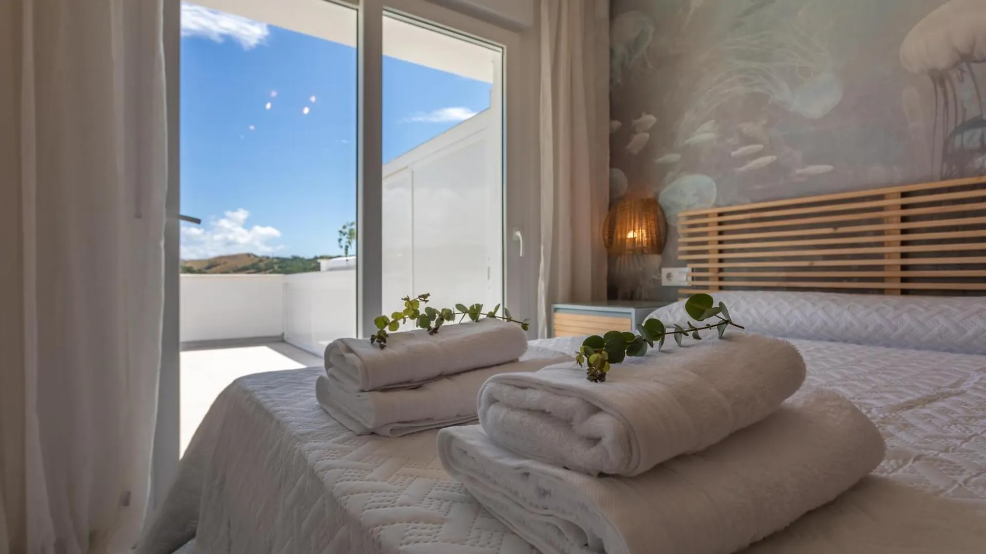 Terrace, Sea View, Pool, Parking Space & Fibre Tarifa 0*,