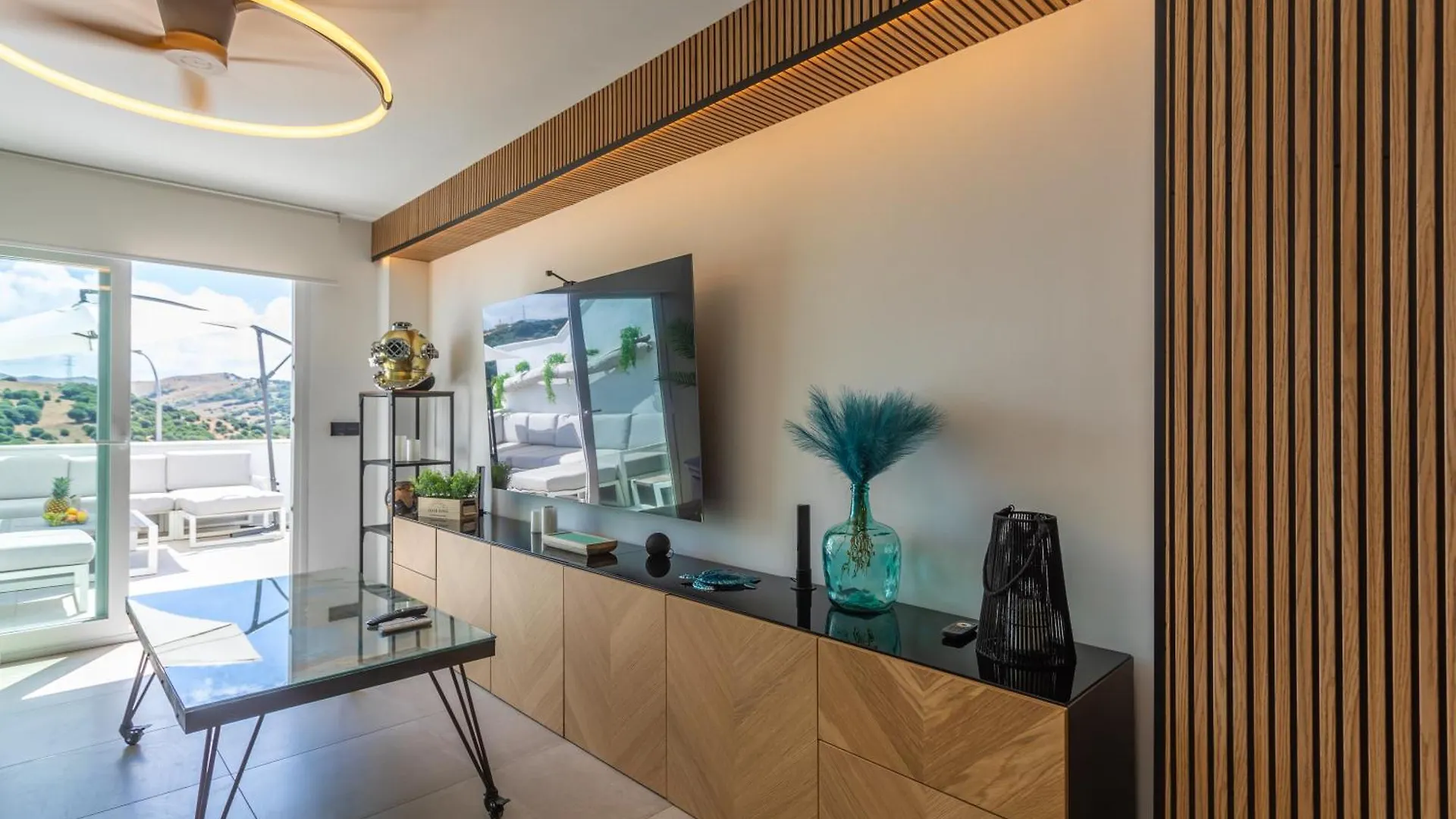Terrace, Sea View, Pool, Parking Space & Fibre Tarifa Apartment