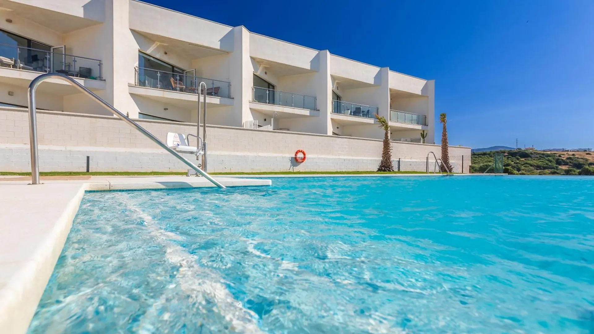 Terrace, Sea View, Pool, Parking Space & Fibre Tarifa Apartment
