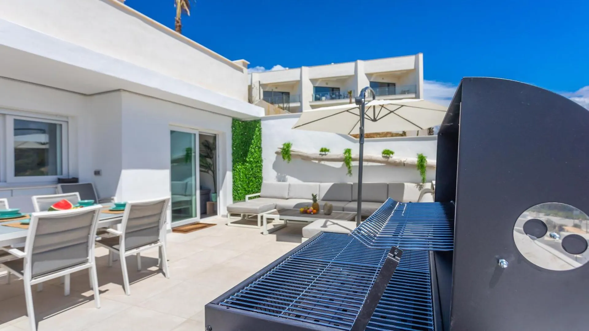 Terrace, Sea View, Pool, Parking Space & Fibre Tarifa 0*,