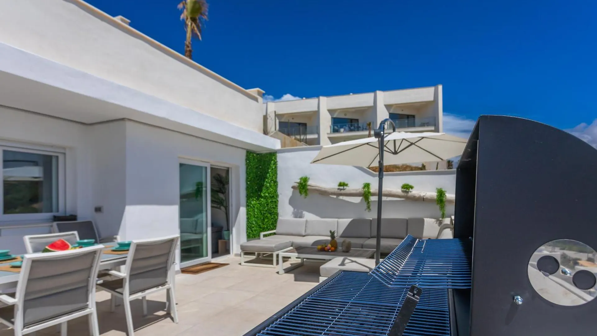 Apartment Terrace, Sea View, Pool, Parking Space & Fibre Tarifa