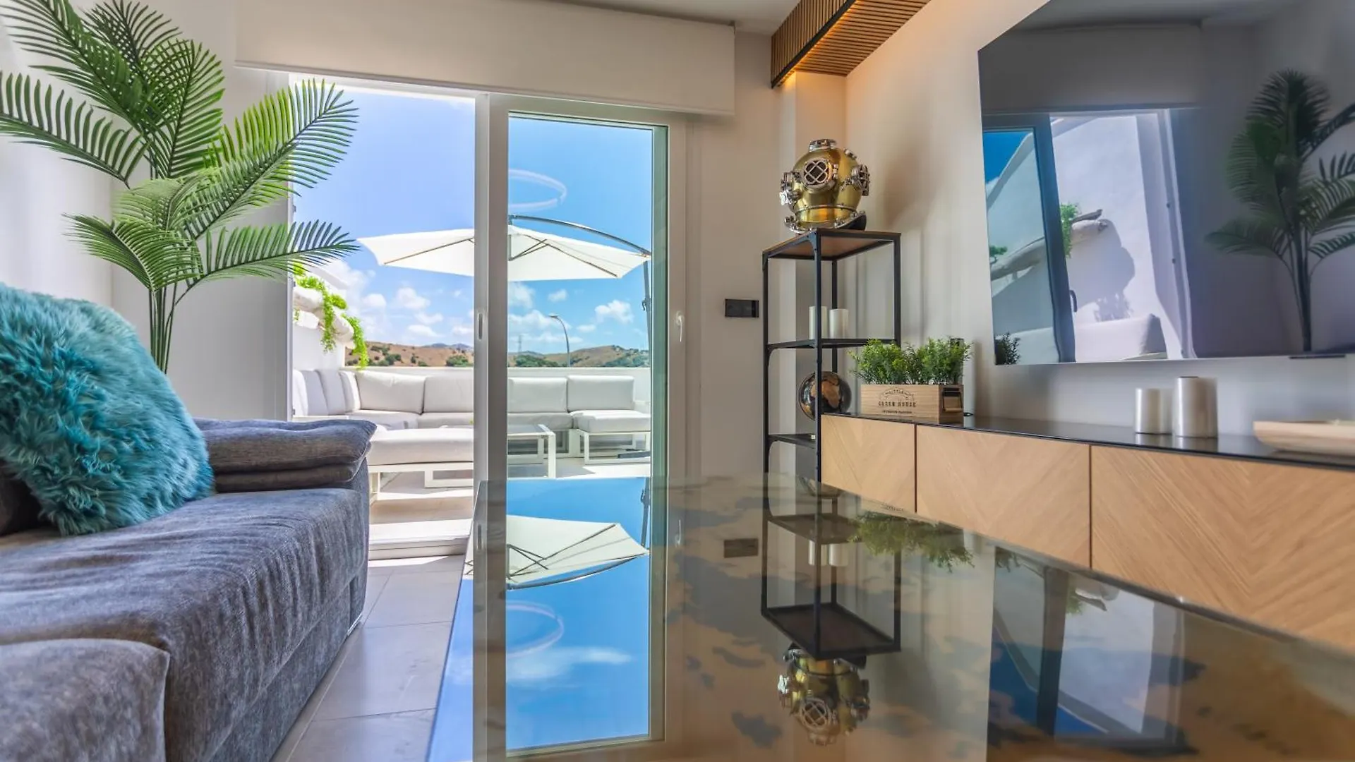 Apartment Terrace, Sea View, Pool, Parking Space & Fibre Tarifa Spain