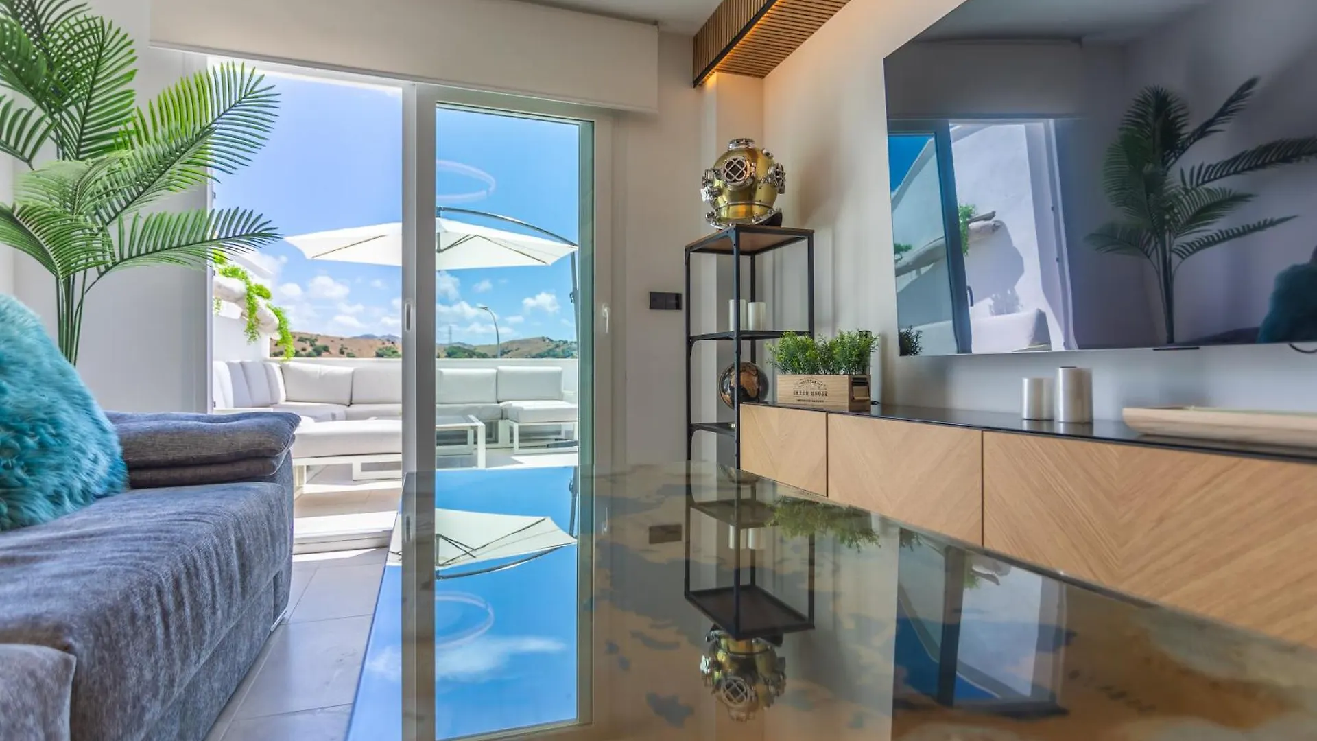 Terrace, Sea View, Pool, Parking Space & Fibre Tarifa 0*,