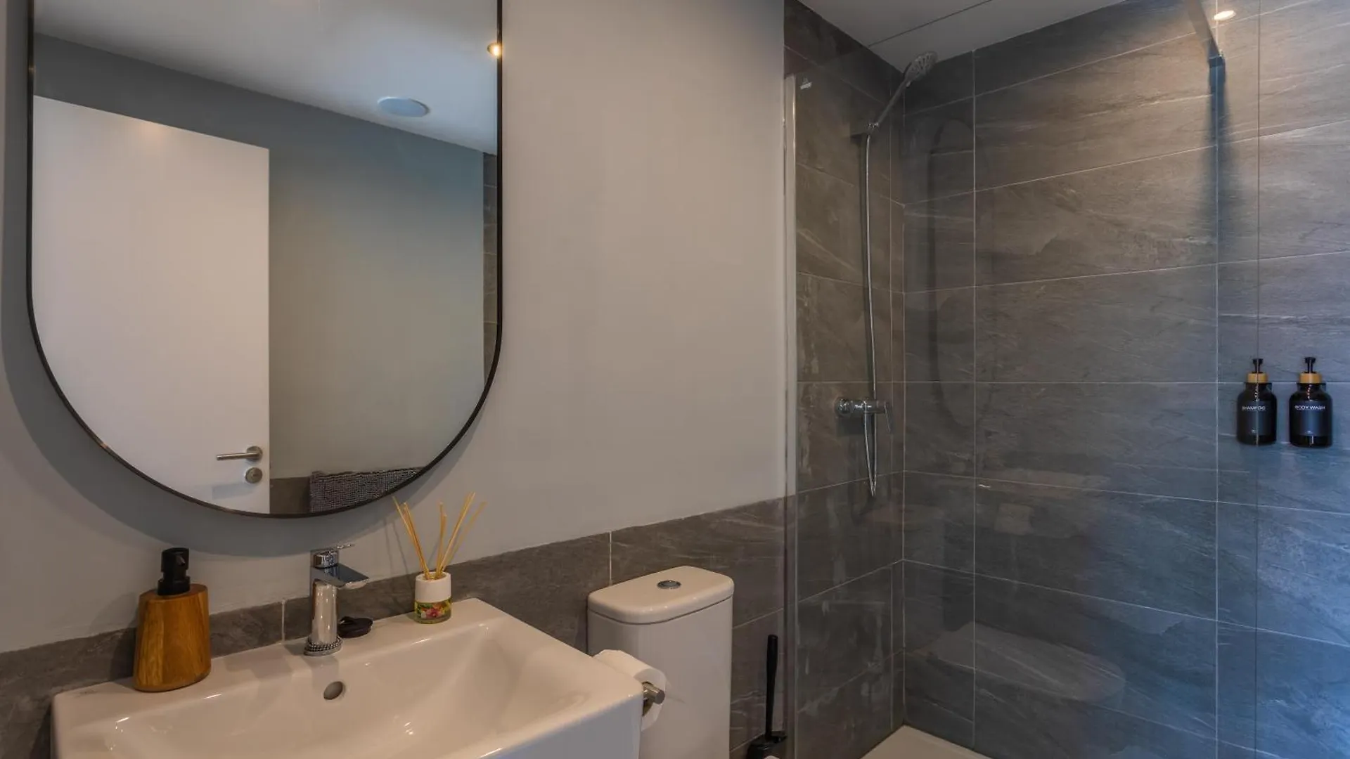 Terrace, Sea View, Pool, Parking Space & Fibre Tarifa Apartment